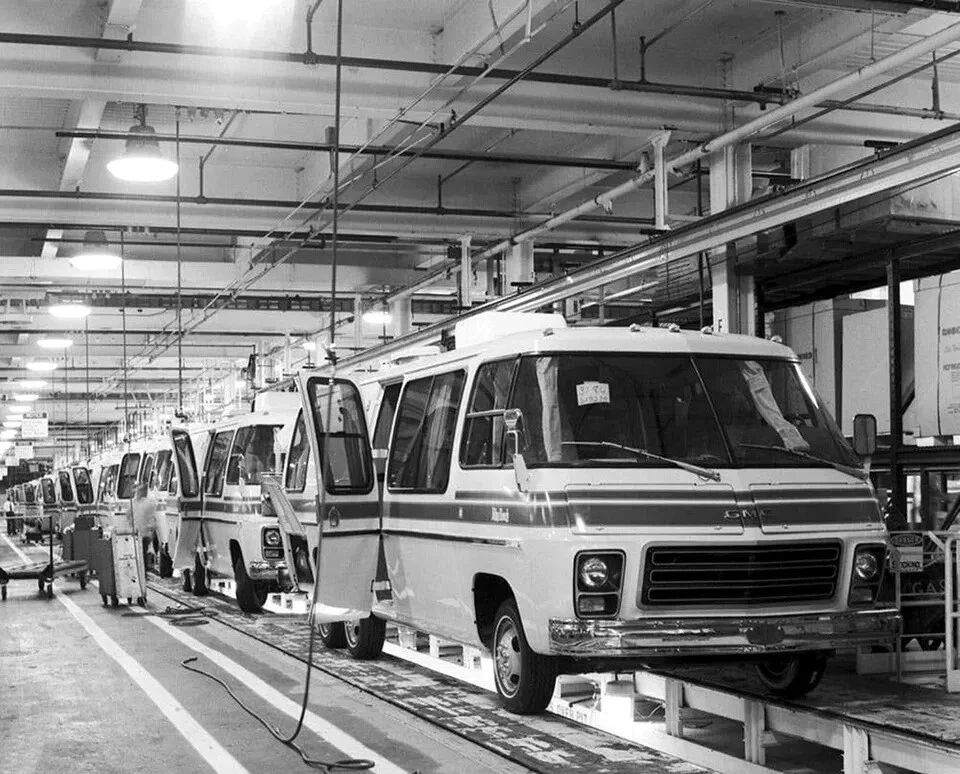 1970S Gmc Motor Homes Assembly Line American Manufacturing Picture Photo
