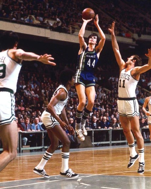 1972 Atlanta Hawks Pete Maravich 'Pistol Pete' Glossy Keychain Keychain