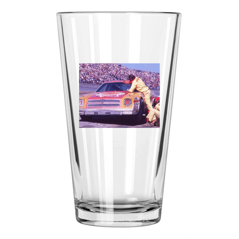 1977 Holly Farms Chevy Cale Yarborough Daytona 500 2 Pint Beer Drinking Glass