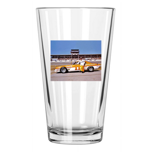 1977 Holly Farms Chevy Cale Yarborough Daytona 500 3 Pint Beer Drinking Glass
