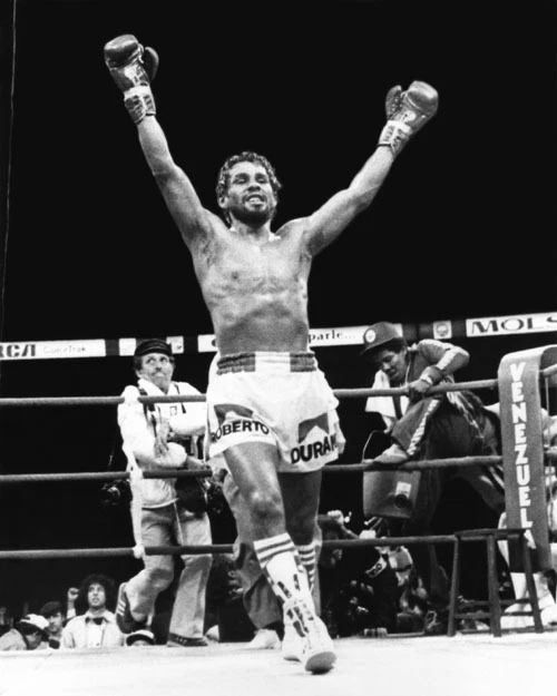 1980 Champion Roberto Duran Beating Sugar Ray Leonard Glossy Photo Poster 2