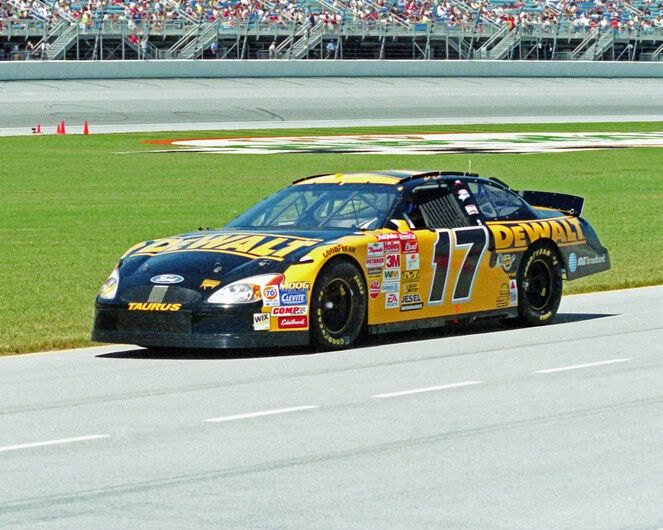 2002 Dewalt Ford 17 Matt Kenseth Glossy Keychain Nascar Keychain