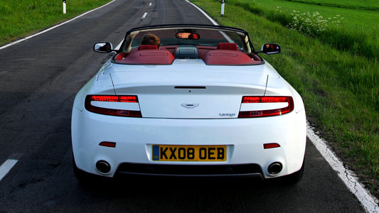 Aston Martin V8 Vantage Roadster Hd Art Keychain