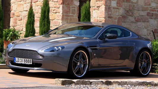 Aston Martin V8 Vantage By Cargraphic Hd Art Keychain