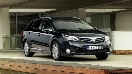 Toyota Avensis Wagon Hd Art Keychain