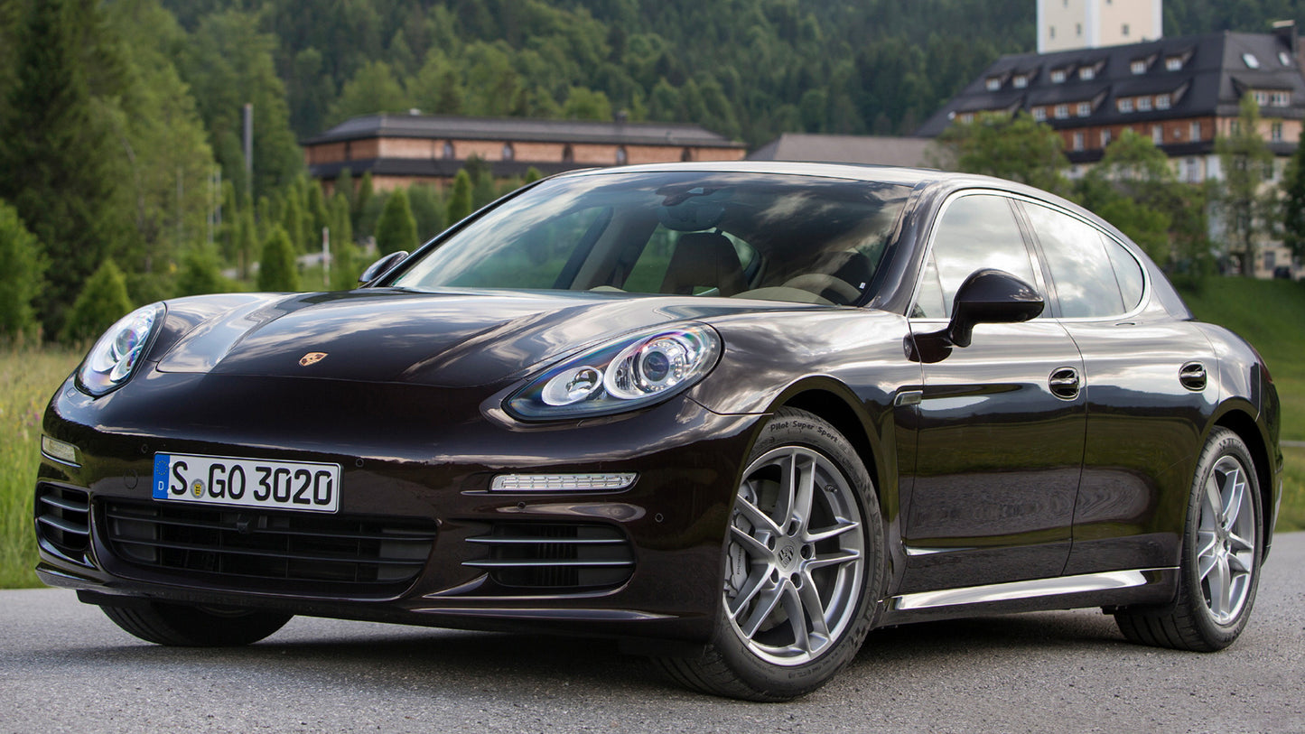 Porsche Panamera S Hd Art Keychain