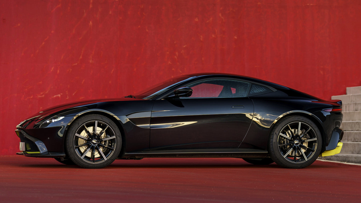 Aston Martin Vantage Hd Art Keychain