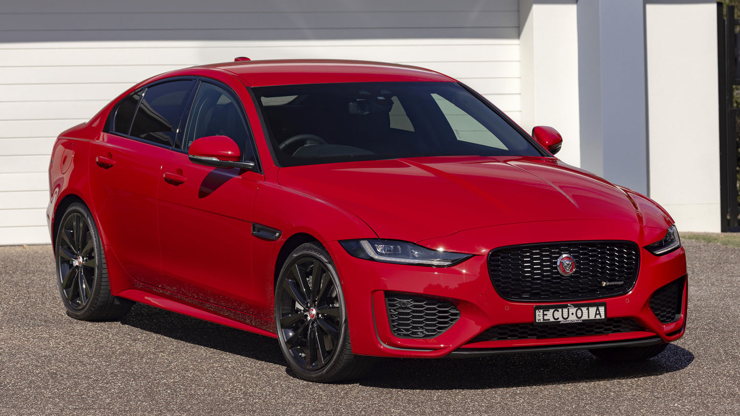 Jaguar Xe R Dynamic Au Hd Art Print Poster