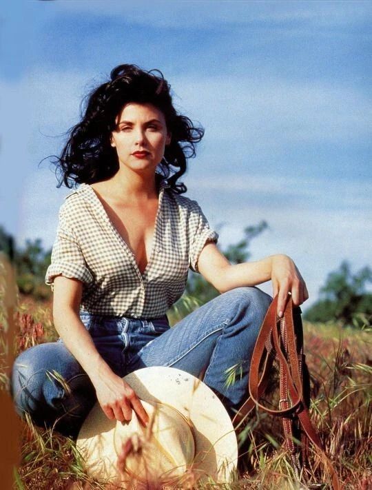 90S American Actress Sherilyn Fenn Picture Pin Up Poster Photo Print 8.5 X11