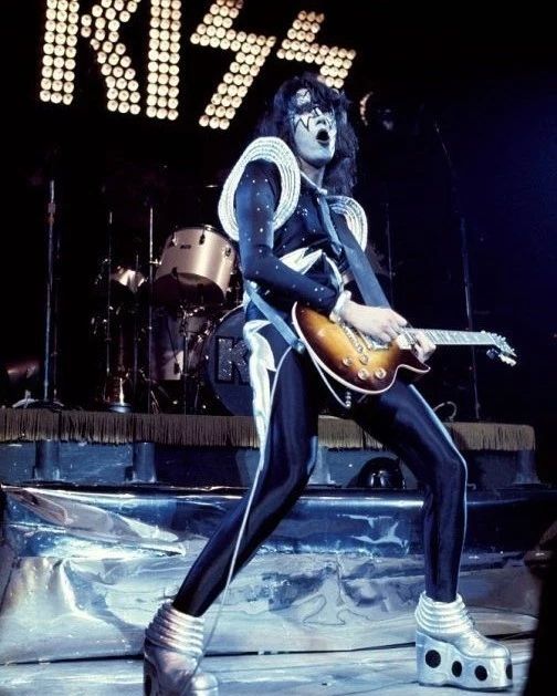 Ace Frehley Keychain Music Pop Rock & Roll Picture Guitar Kiss
