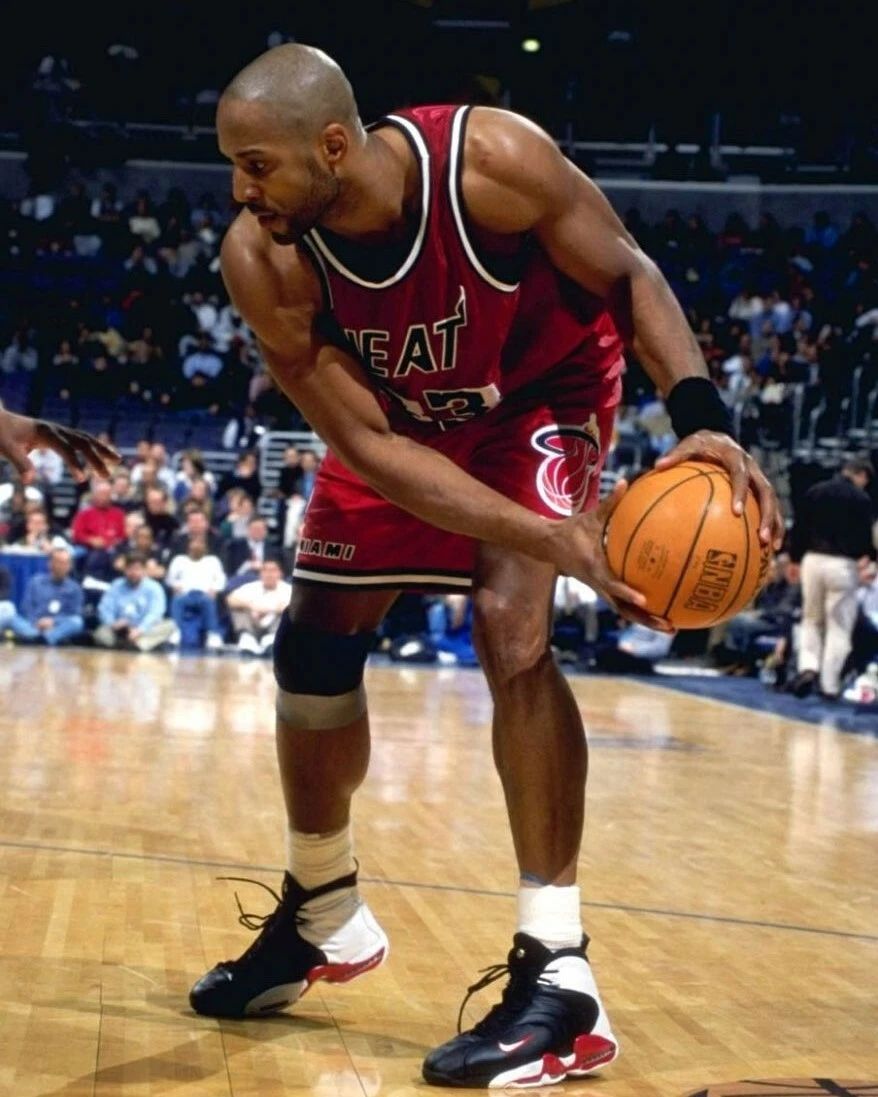 Alonzo Mourning Photo Miami Heat Basketball Nba With Ball