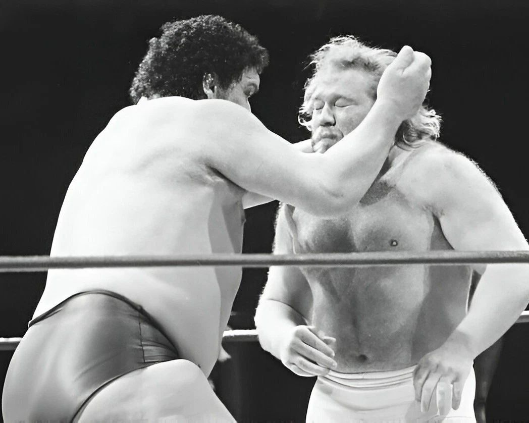 Andre The Giant Vs Big John Studd Keychain Wrestling Picture Wwf Bw