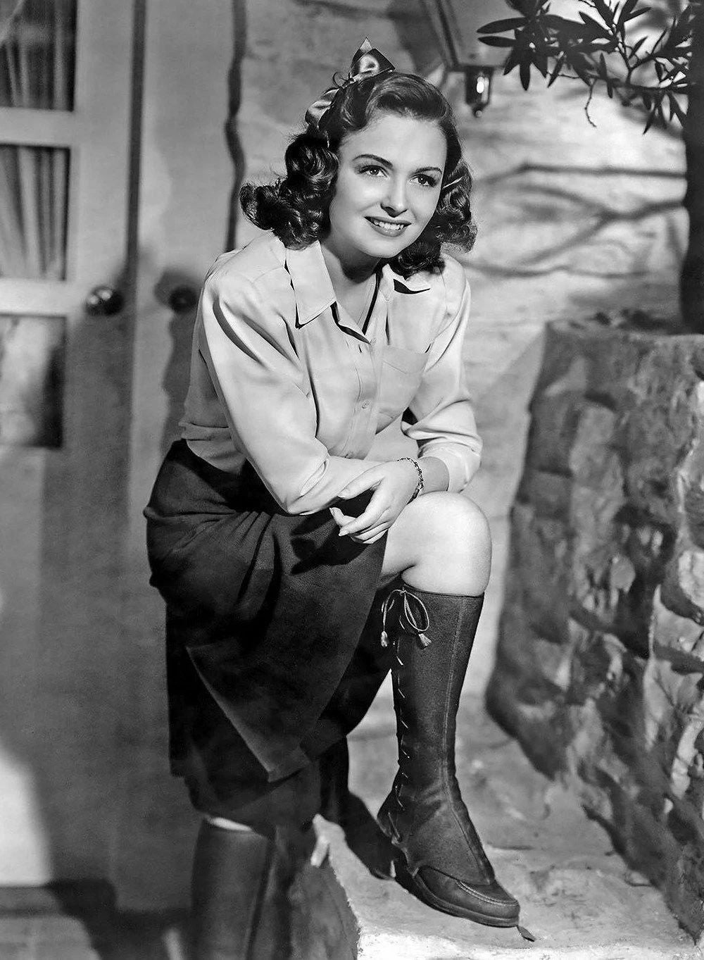 Actress Donna Reed Star Poses In Boots Photo Picture Poster Print Hollywood