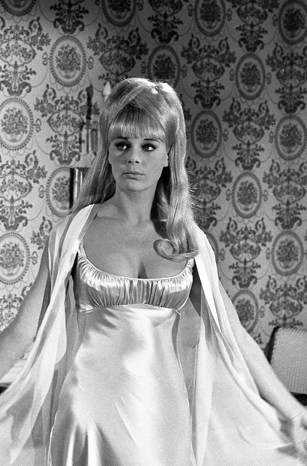 Actress Elke Sommer Classic Pin Up Publicity Picture Keychain Print