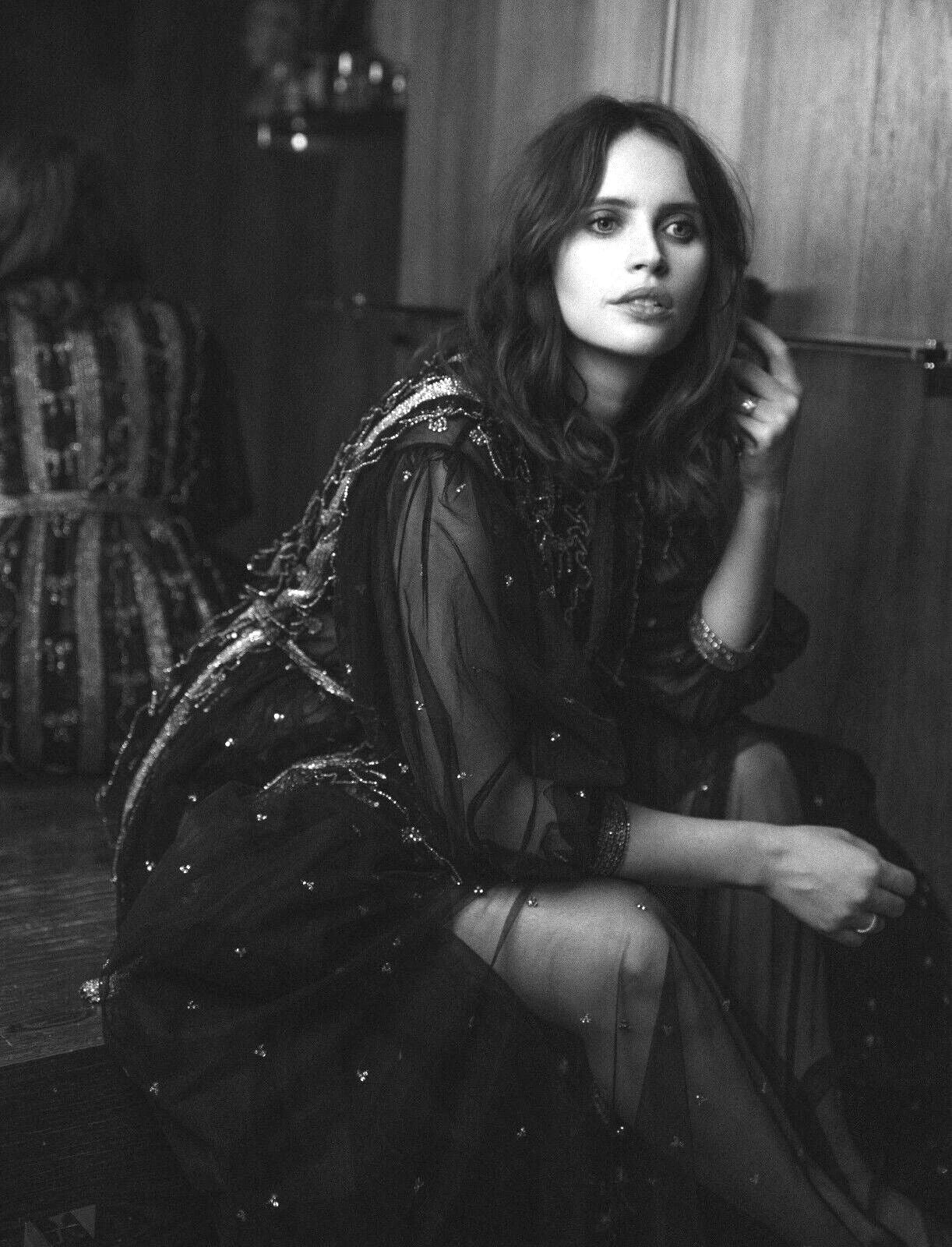 Actress Felicity Jones Pin Up Picture Publicity Keychain Image Print