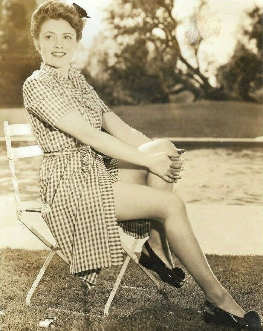 Actress Joan Leslie Classic Publicity Photo Print 300 Piece Jigsaw Puzzle