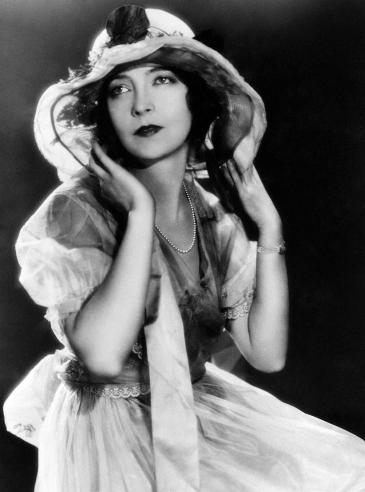 Actress Lillian Gish Classic Portrait Picture Keychain Keychain Print
