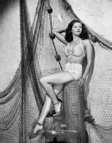 Actress Yvonne De Carlo Classic Retro Vintage Leggy Picture Keychain Print