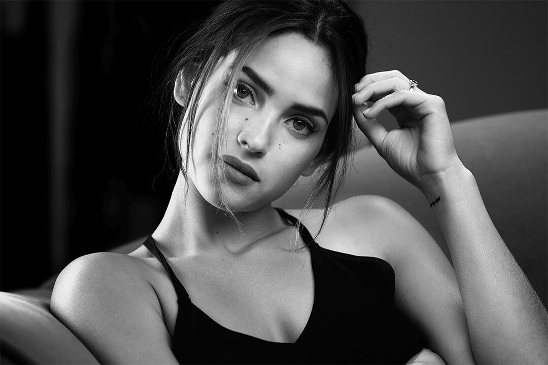 Adria Arjona Puerto Rican Actress Black White Wall Home Decor Jigsaw Puzzle