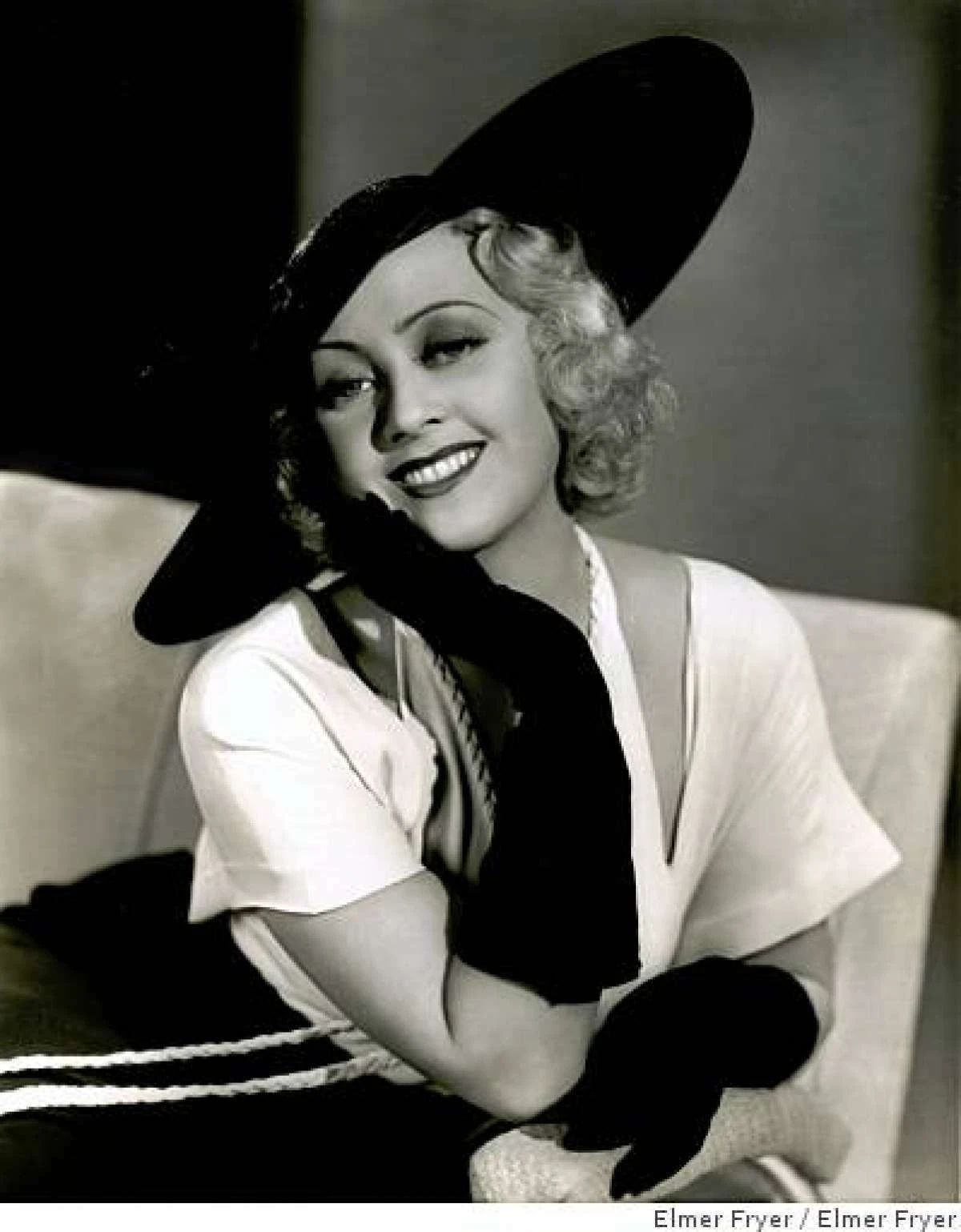 American Movie Film Actress Joan Blondell In A Hat Keychain Picture