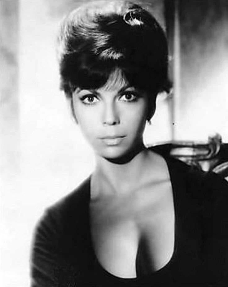 American Singer & Actress Nancy Sinatra Picture Keychain Keychain