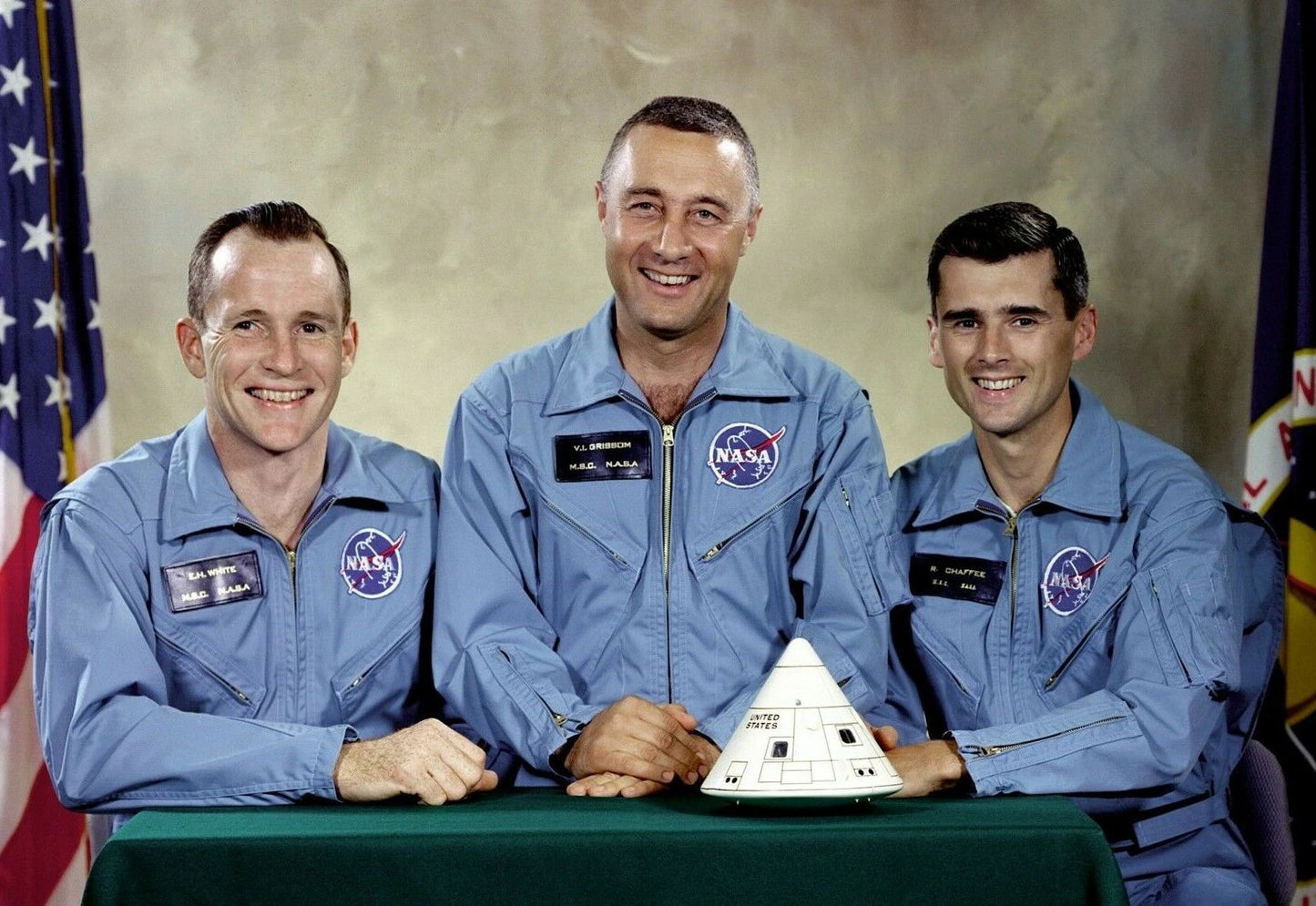 Apollo 1 Crew Astronauts White Grissom Print Space Nasa 300 PCS Jigsaw Puzzle