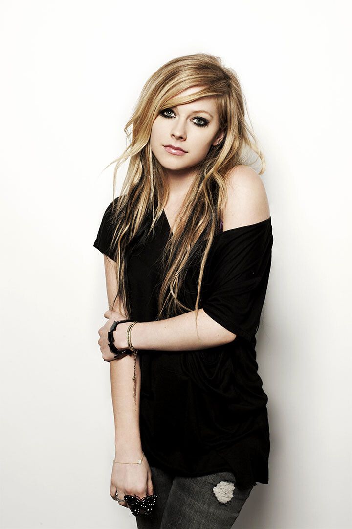 Avril Lavigne Singer Artist Songwriter Painting Wall Home Decor Jigsaw Puzzle