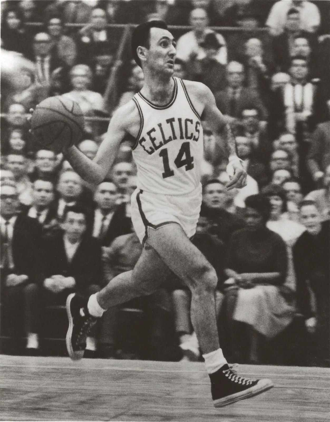 Bob Cousy Photo Boston Celtics Basketball Nba Leg Passing