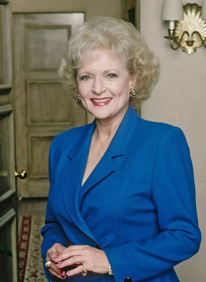 Betty White As Rose Nylund In Golden Girls Retro Keychain Picture Reprint 8 X 10