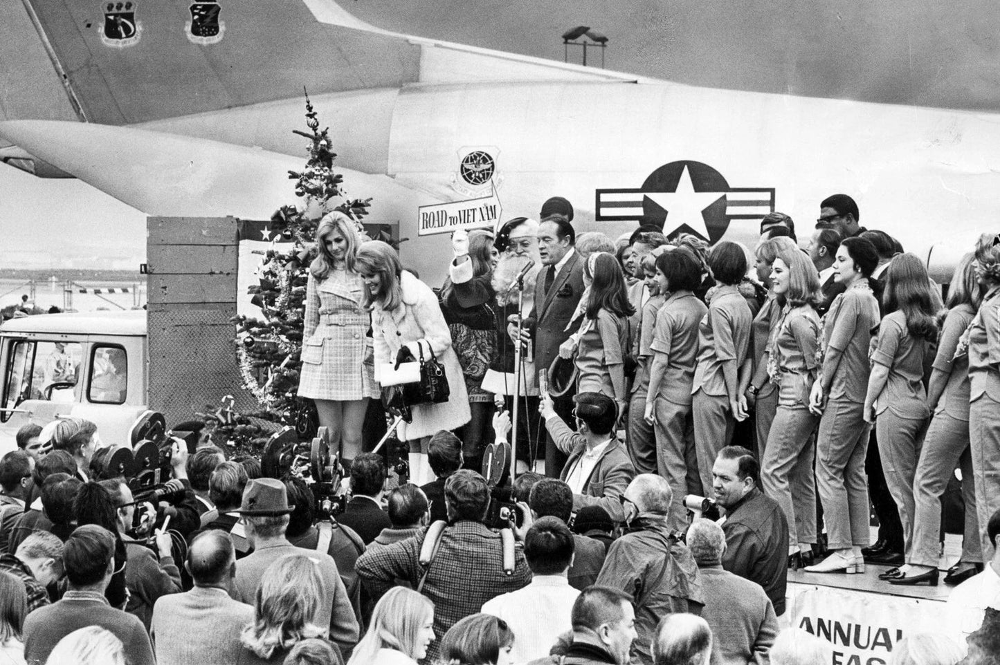 Bob Hope & Friends Board Plane To Vietnam To Entertain Troops Keychain