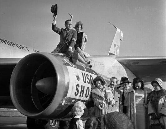 Bob Hope Jill St. John Before Vietnam Flight To Entertain Troops Photo 8 X 10
