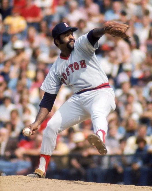 Boston Red Sox Luis Tiant Glossy Keychain Baseball Keychain 1