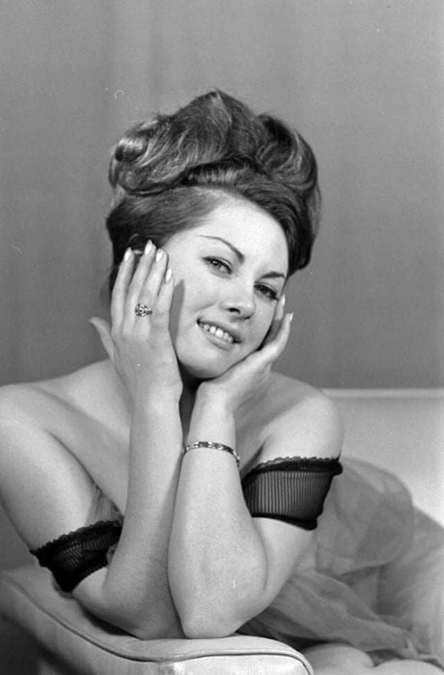 British Actress & Model June Palmer Pin Up Publicity Picture Magnet