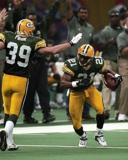 Craig Newsome Green Bay Packers Nfl Football Game Action 300 Piece Jigsaw Puzzle