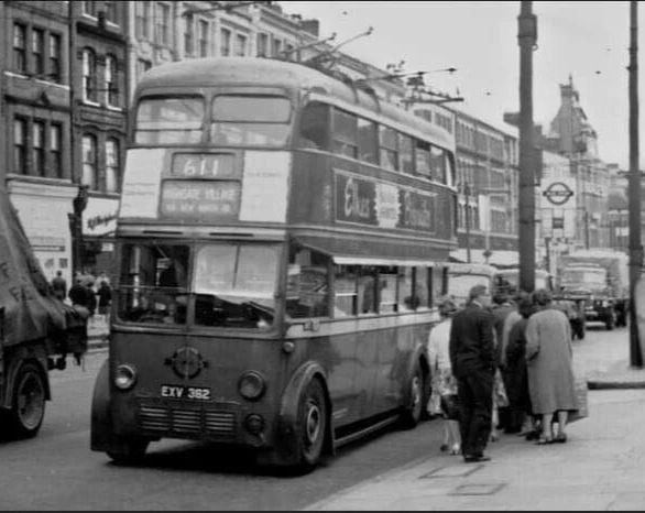 Cars & People On Holloway Road London 1950 Retro England Picture Keychain