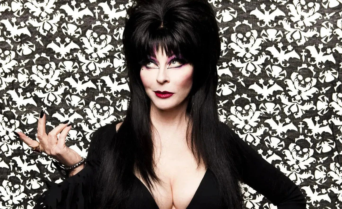 Cassandra Peterson Elvira Sexy Halloween Horror Icon Picture Keychain Print