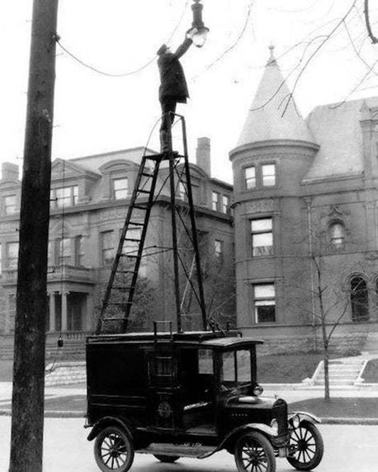 Changing Street Lamps St. Louisville Ohio 1910 Vintage Picture Magnet