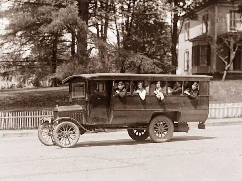 Children On A School Bus 1925 Classic Historic Vintage Picture Keychain