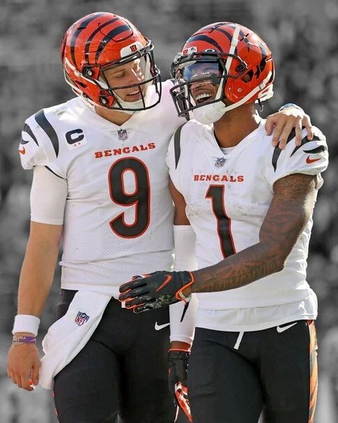 Cincinnati Bengals Joe Burrow And Jamar Chase Glossy Keychain Spotlight Print