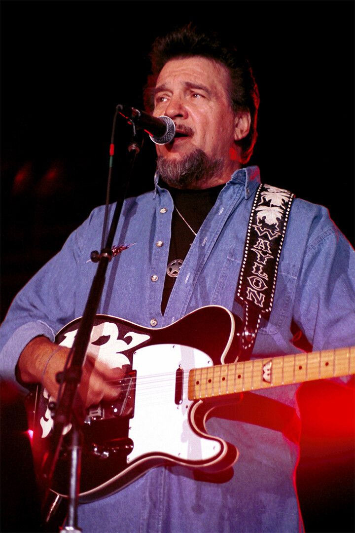 Close Up Of Country Singer Waylon Jennings Keychain