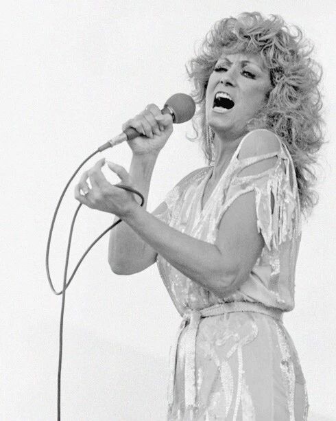Country Singer Dottie West Glossy Magnet Pop Celebrity Singer Print