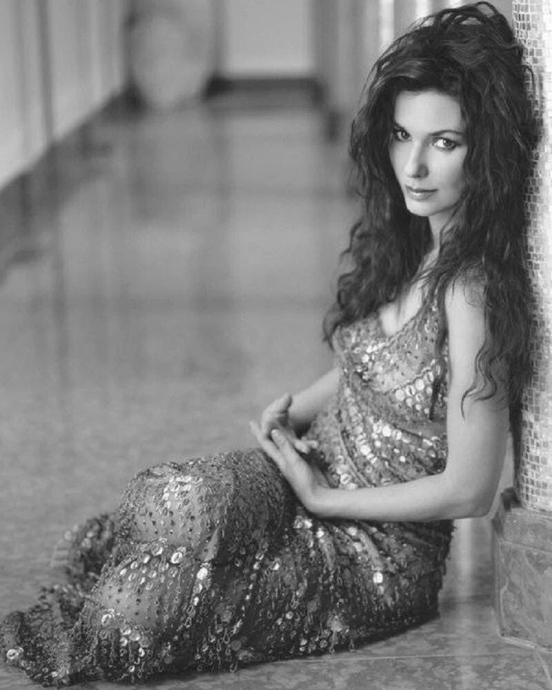 Country Singer Shania Twain Publicity Picture Pin Up Magnet Magnet Print 8.5X 11