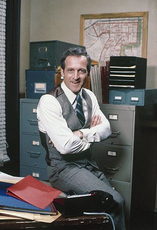 Daniel J. Travanti In Hill Street Blues Tv Show Picture Magnet Print