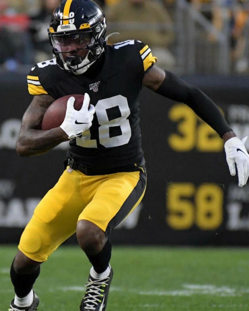 Diontae Johnson Pittsburgh Steelers Nfl Football Action 300 PCS Jigsaw Puzzle