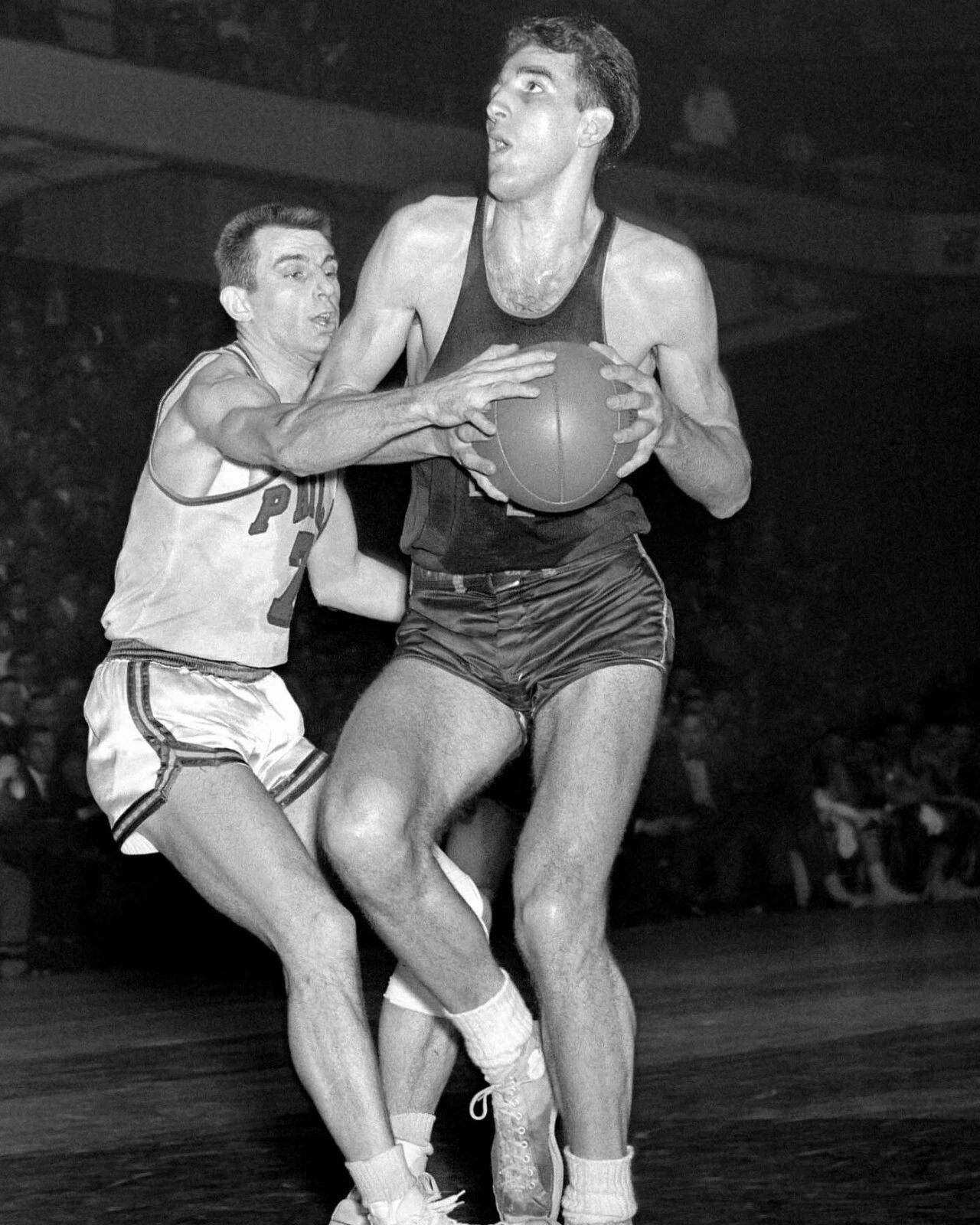 Dolph Schayes Magnet Syracuse Nationals Nats Basketball Nba Protecting Ball