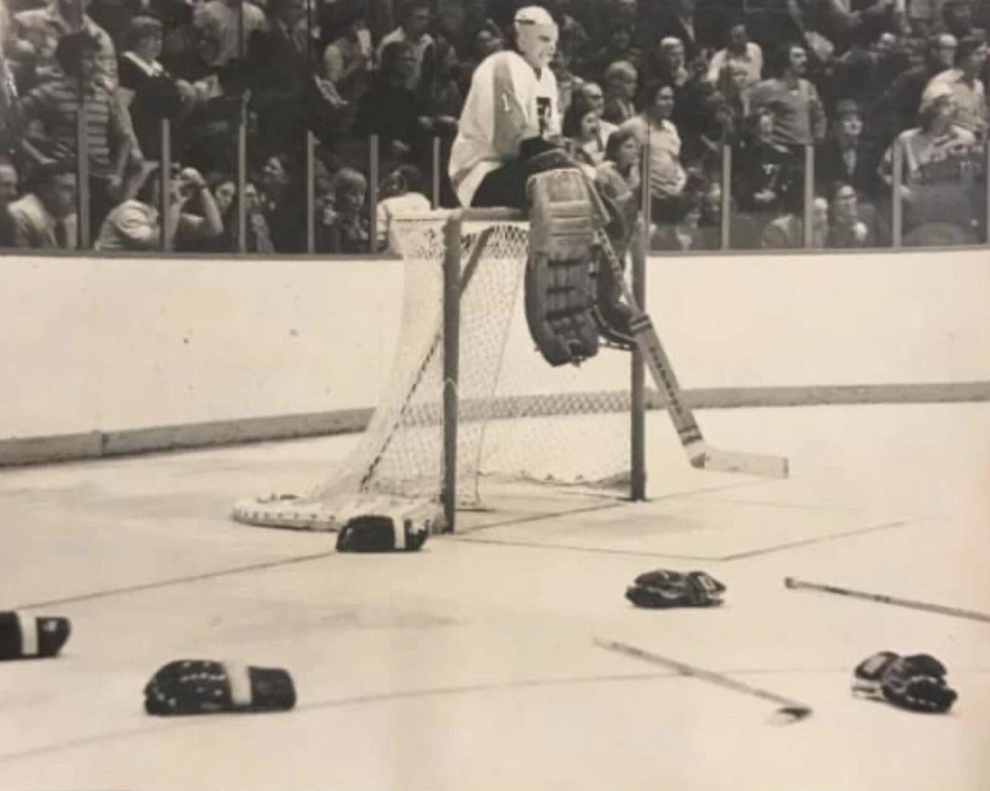 Doug Favell Magnet Hockey Philadelphia Flyers Fight Picture Nhl