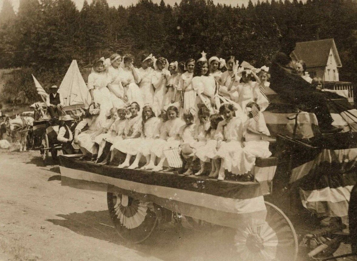 Dutch Flat Parade Wagon & Girls Placer County Ca Retro Picture Magnet