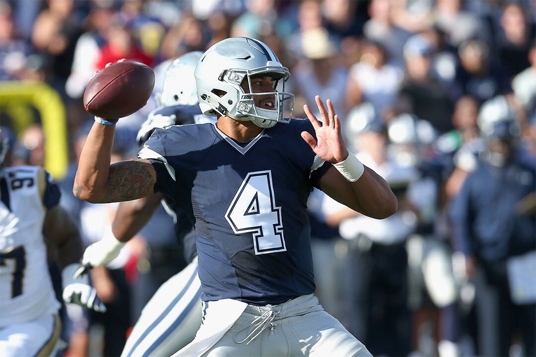Dallas Cowboys Dak Prescott On The Field Footballer Wall Decor Jigsaw Puzzle