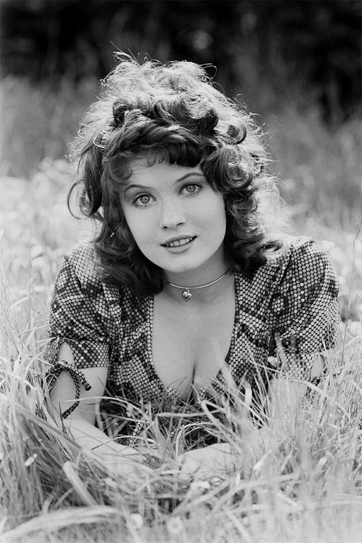 Deborah Watling Sexy Female Model Print Jigsaw Puzzle