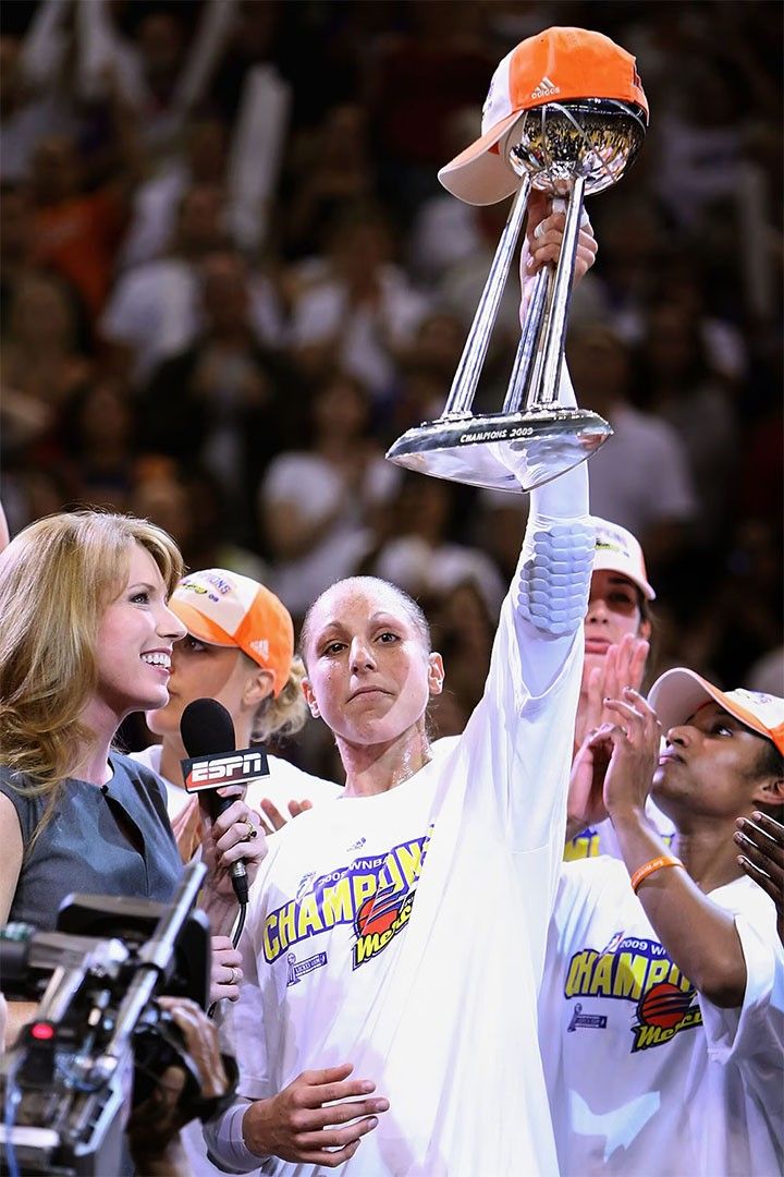 Diana Taurasi National Team Player Championship Trophy Fans Jigsaw Puzzle